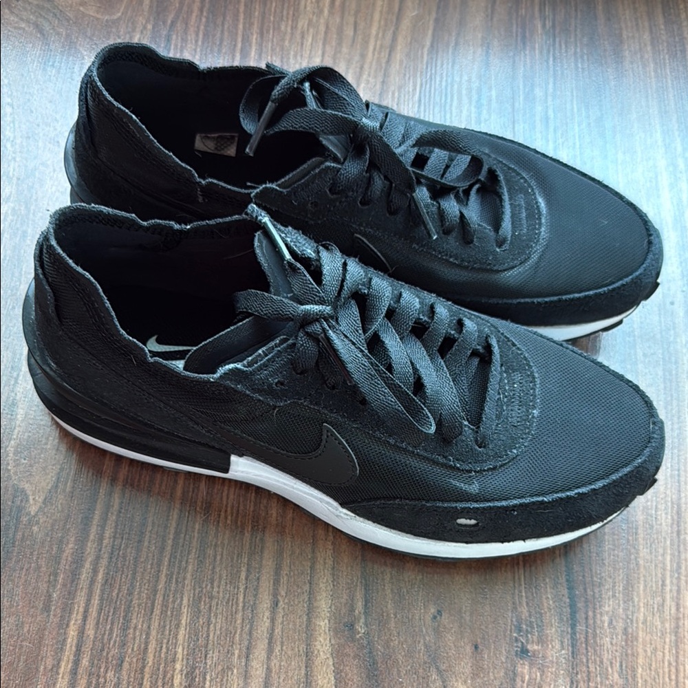 Nike Black Sneakers Sleek Mesh Design